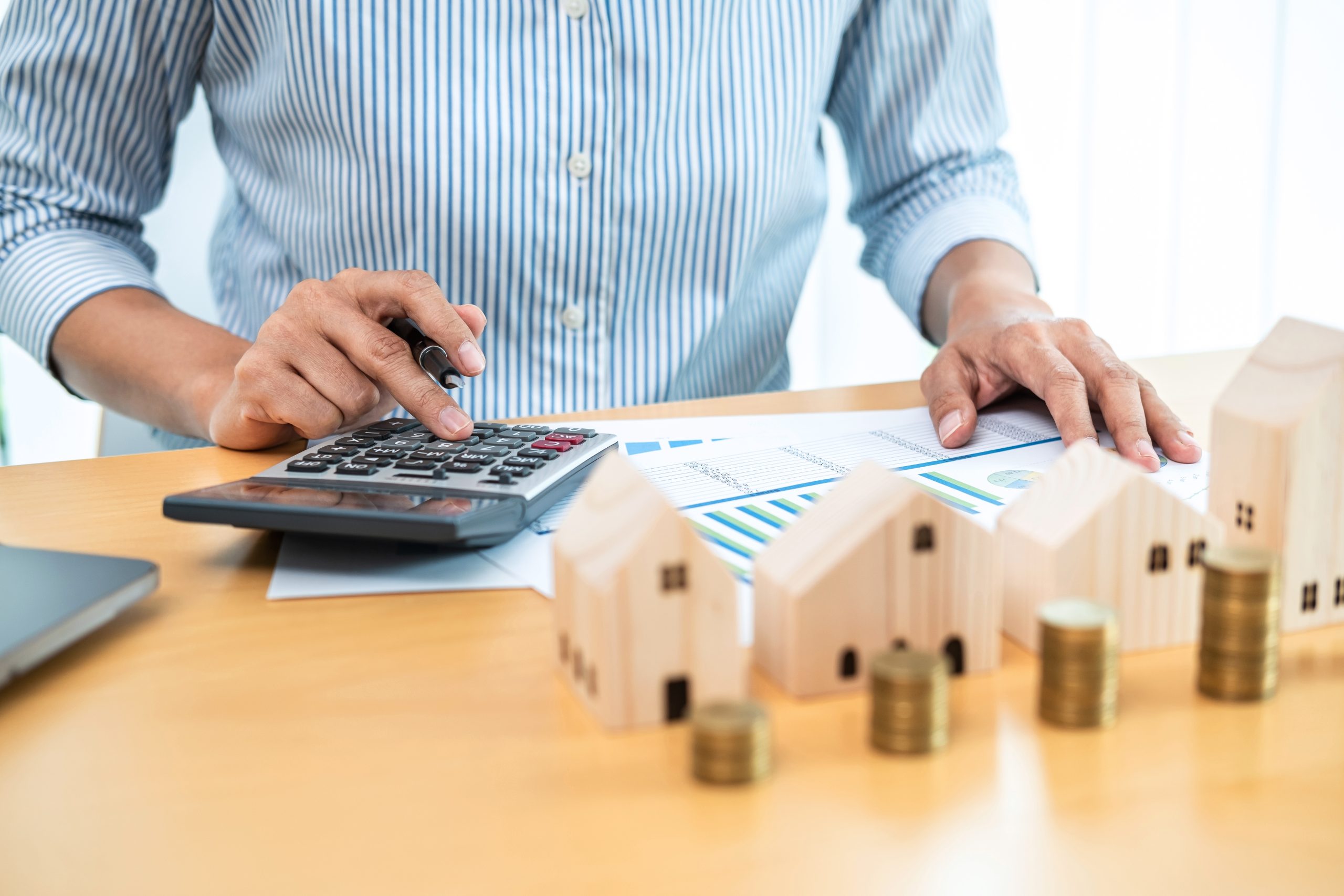 Calculer son taux d’endettement pour un crédit immobilier.